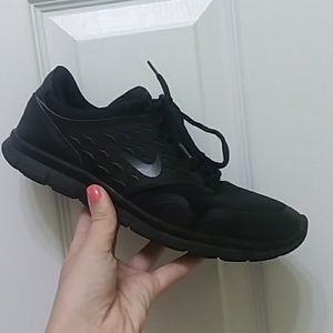 NIKE all black sneakers